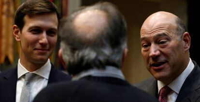 Gary Cohn (derecha) en el encuentro con los fabricantes de Detroit