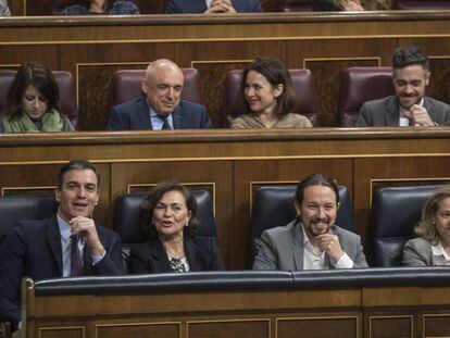 Pedro Sánchez, Carmen Calvo, Pablo Iglesias y Nadia Calviño, este miércoles en el Congreso de los Diputados. En vídeo, el presidente del Gobierno se refiere a Guaidó como "líder de la oposición".