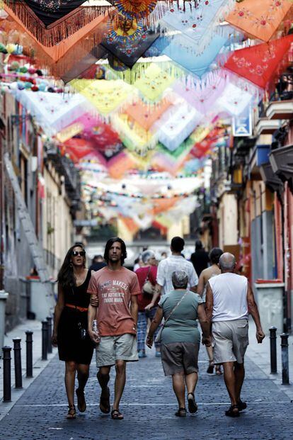 La calle de Oso durante las fiestas de San Cayetano en Madrid.