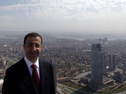 Nahit Kiler, presidente de la corporación Kiler, desde la azotea de la torre Sapphire en Estambul