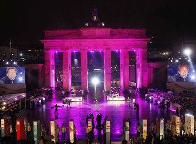 La puerta de Brandeburgo, ayer, durante el concierto de Bon Jovi, protagonista musical, junto con Daniel Barenboim, de la ceremonia del 20º aniversario de la caída del Muro.