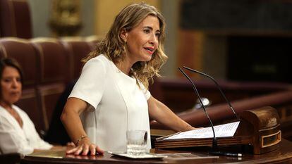 La ministra de Transportes, Raquel Sánchez, durante su intervención en la sesión extraordinaria en el Congreso de los Diputados.