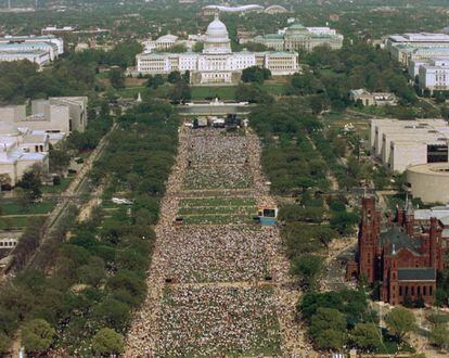 Cerca de un millón de personas durante la manifestación en Washington en defensa de los derechos de los homosexuales.