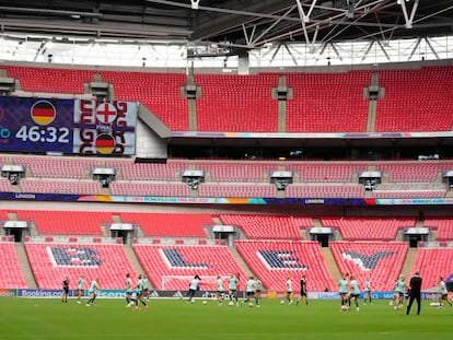 La selección alemana, durante el entrenamiento en el estadio de Wembley antes de la final.