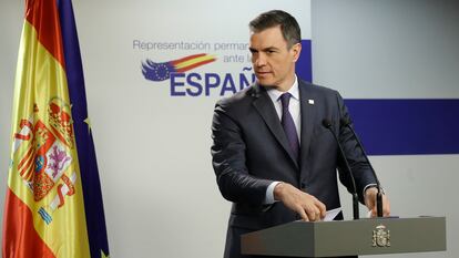 Brussels (Belgium), 24/03/2023.- Spain's Prime Minister Pedro Sanchez speaks during a press conference at the end of an EU Summit in Brussels, Belgium, 24 March 2023. EU leaders met for a two-day summit to discuss the latest developments in relation to 'Russia's war of aggression against Ukraine' and continued EU support for Ukraine and its people. The leaders were also debating on competitiveness, single market and the economy, energy, external relations among other topics, including migration. (Bélgica, Rusia, España, Ucrania, Bruselas) EFE/EPA/OLIVIER HOSLET
