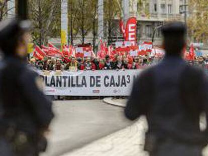 Trabajadores de Caja3 en Zaragoza en una manifestación