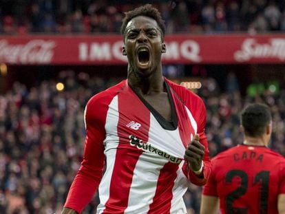 Iñaki Williams celebra un gol al Sevilla en San Mamés.