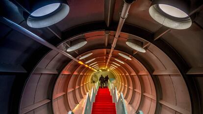 El interior del Atomium, una de las atracciones más conocidas de Bruselas y testigo de la Exposición Universal de 1958.