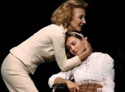 Marisa Paredes (izquierda) y Pilar Gil, en <i>Sonata de Otoño. </i>