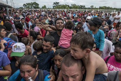 Migrantes en la frontera de México con Guatemala.