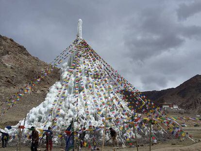 Estupa de hielo cerca del monasterio de Phyang, Ladakh, en abril de 2016. 
