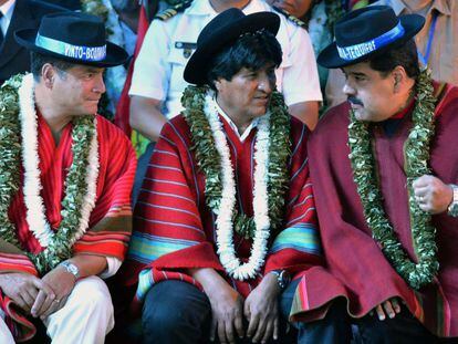 Maduro habla con Morales y Correa, en una cumbre en Bolivia, en octubre.