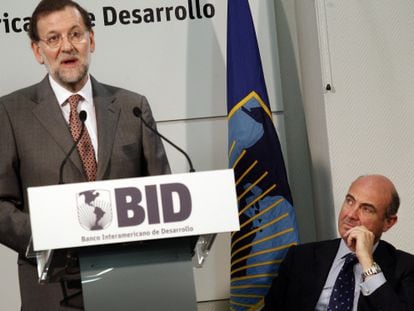 Mariano Rajoy junto al ministro de Economía, Luis de Guindos, en 2019.