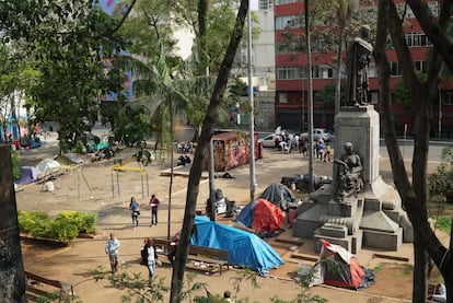 Personas que viven en la calle en el centro de Sao Paulo. Se calcula que ha aumentado un 30% durante la pandemia. 