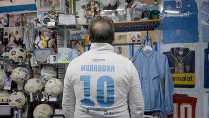 Massimo Vignati, organizador del museo familiar sobre Maradona en Nápoles.