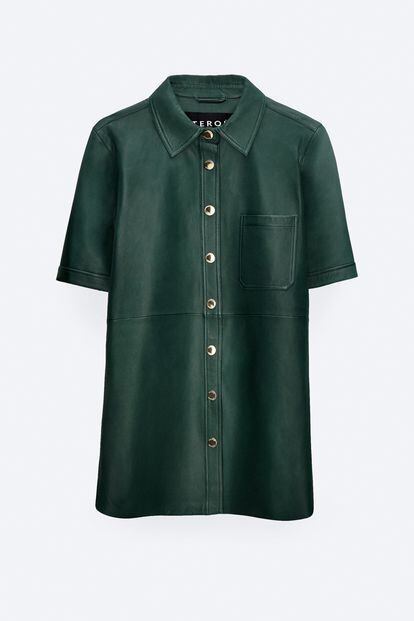 Camisa de piel con bolsillos (199 €), de Uterqüe.