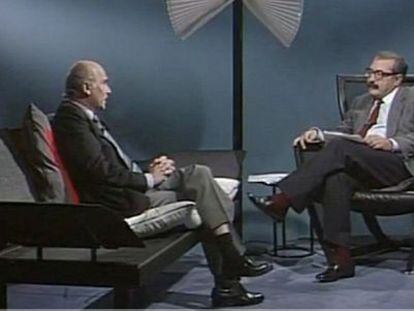Captura de la pantalla de la entrevista de Manu Leguineche a Ryszard Kapuscinski en Televisión Española.