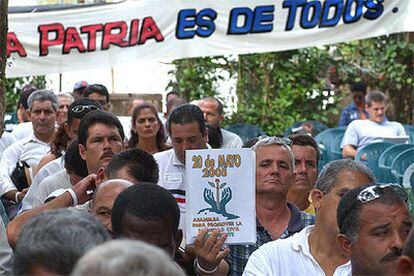 Algunos de los disidentes políticos cubanos, durante la asamblea que celebran en La Habana.