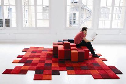 Do-Lo-Rez, alfombra-asiento de Ron Arad;