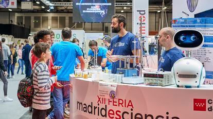 Stand de Madrid es Ciencia durante la Semana de la Educación de 2023.