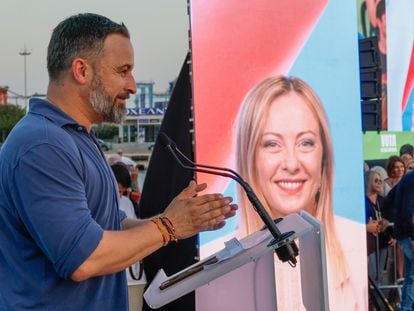 Santiago Abascal, el 13 de julio en un mitin de Vox en Valencia en el que participó por videoconferencia la primera ministra italiana, Giorgia Meloni.