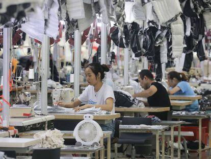 Una fábrica de ropa en China.