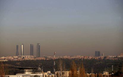 La contaminaci&oacute;n en Madrid desde la carretera de La Coru&ntilde;a.