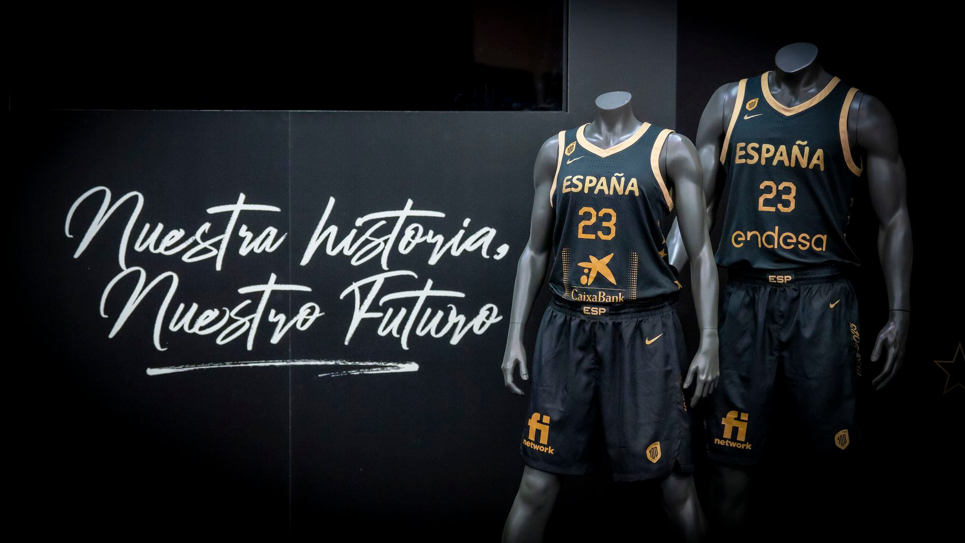 La selección española de baloncesto presenta la camiseta especial del  centenario, Deportes
