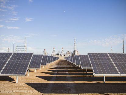 Instalaciones de una planta de aprovechamiento de energ&iacute;a solar.