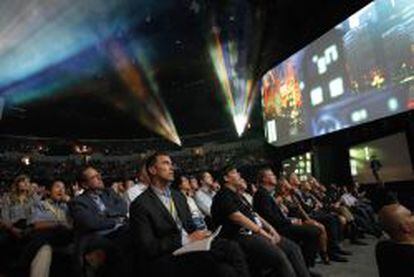 Asistentes a la conferencia de Sony durante la feria E3 en Los &Aacute;ngeles.