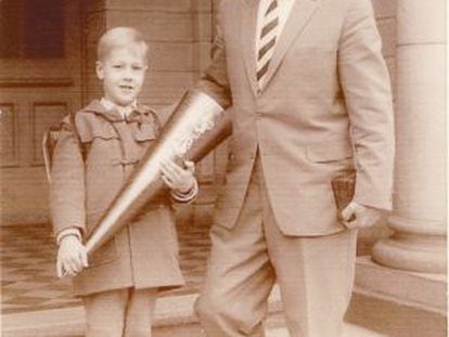 Aribert Heim, Doctor Muerte, en 1961 con su hijo Rüdiger el día en que comenzaba el colegio en Baden Baden (Alemania).