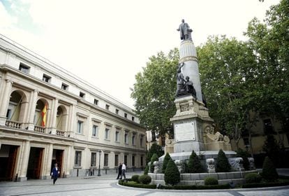 Monumento a Cánovas, en la Plaza de la Marina.