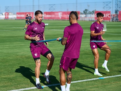 Sergio Ramos durante el entrenamiento previo a jugar frente al Lens.