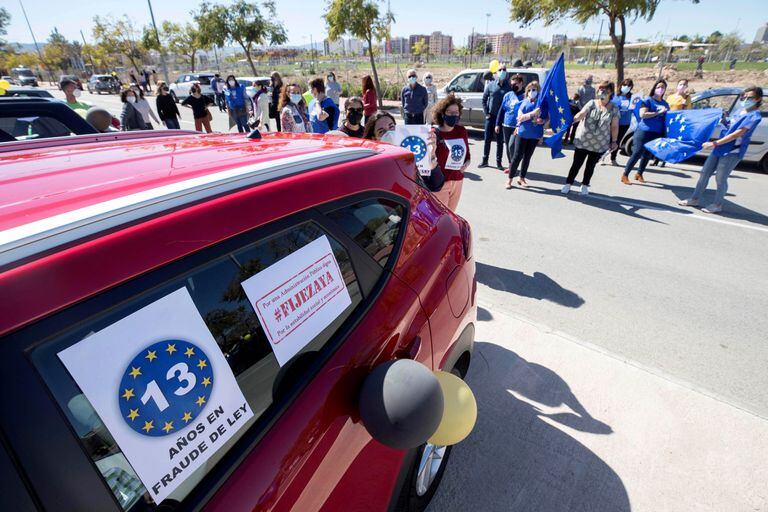 Manifestación de trabajadores temporales de la administración pública en Murcia, este domingo.