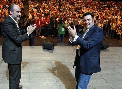 Joan Ridao (izquierda) y Joan Puigcercós, ayer en el auditorio del Fórum, donde ERC celebró su congreso.
Joan Puigcercós y Xavier Vendrell, ayer antes de las votaciones del congreso