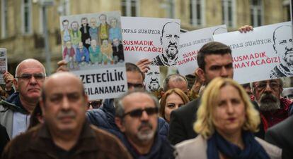 Manifestaci&oacute;n en favor de la libertad de los periodistas turcos detenidos, el pasado 9 de abril en Estambul.
 