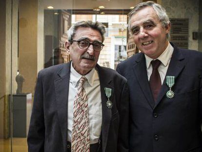 Carlos Pérez y José Lebrero con la medalla de la Orden de las Artes de Francia