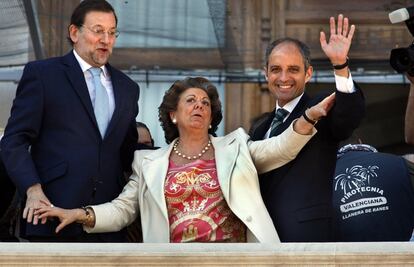 From the left, Mariano Rajoy, Rita Barberá and Francisco Camps, on the balcony of the Valencia City Council in June 2009.