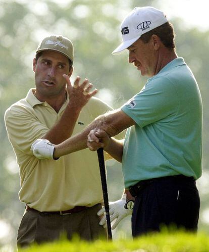 Olazábal y Jiménez disputan el segundo hoyo de un entrenamiento para el Torneo de la PGA de 2000, celebrado en el club de golf de Valhalla, Louisville (EEUU).