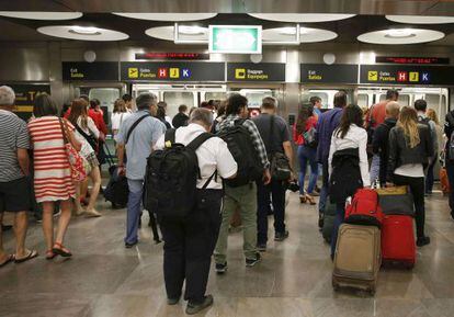 Pasajeros en el Aeropuerto Adolfo Suárez Madrid-Barajas.