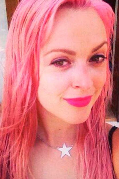 Fearne Cotton compartió en Twitter su nueva melena rosa. Actualmente vuelve a lucir pelo rubio.