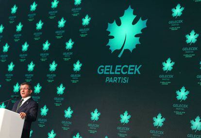 Ahmet Davutoglu presenta su nuevo partido, este viernes en Ankara.