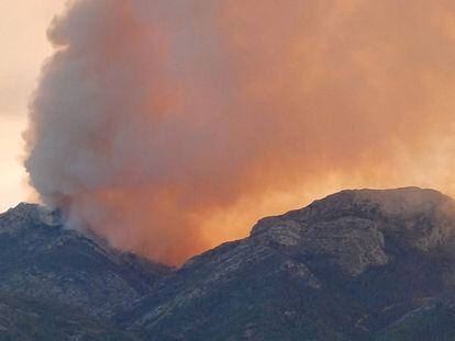 O incêndio em Tarbena, em foto da Vost Comunitat Valencena.