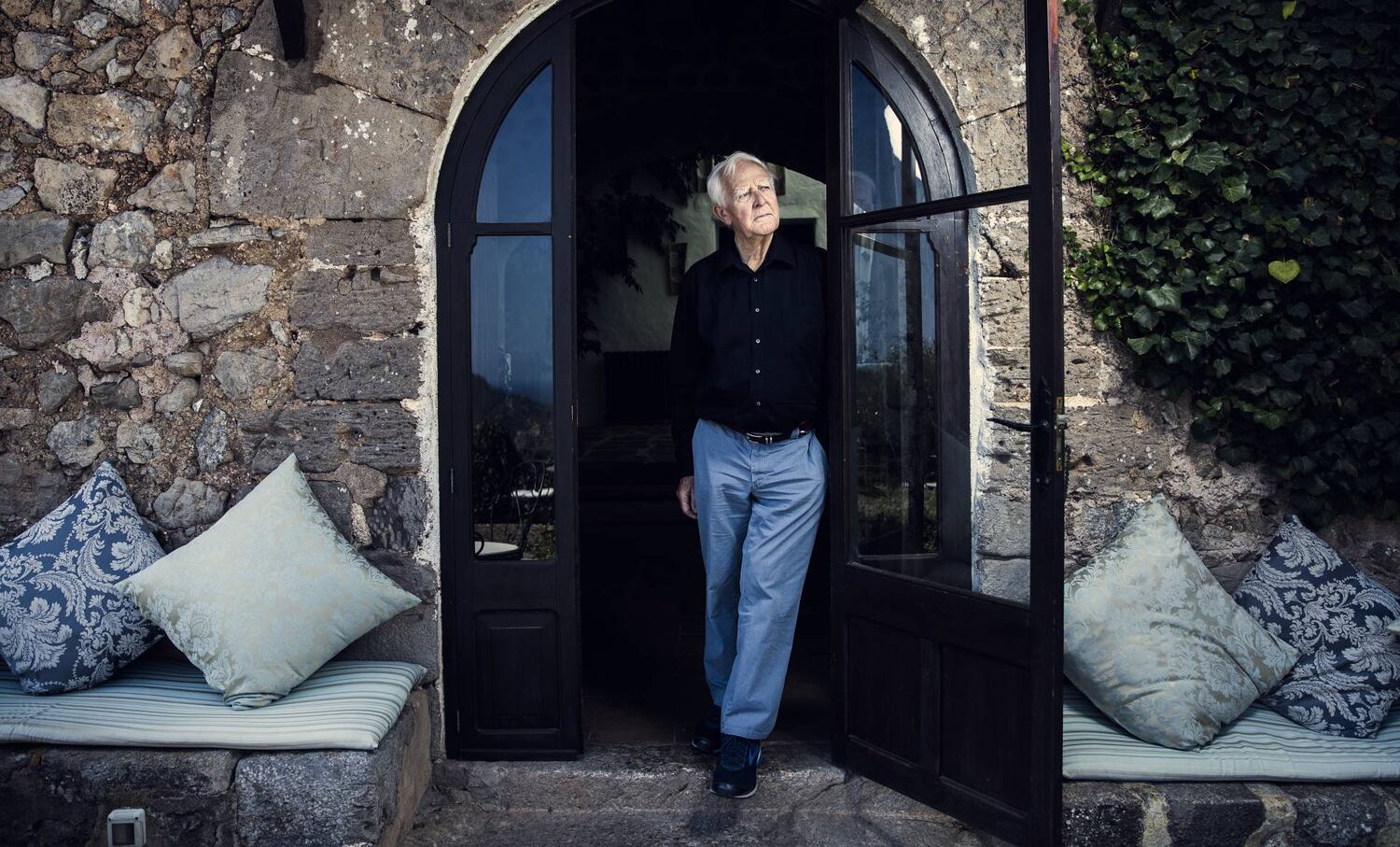 El escritor John Le Carré, en un hotel en Deia, Mallorca, en 2019.