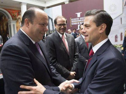 César Duarte saluda al presidente Enrique Peña Nieto.