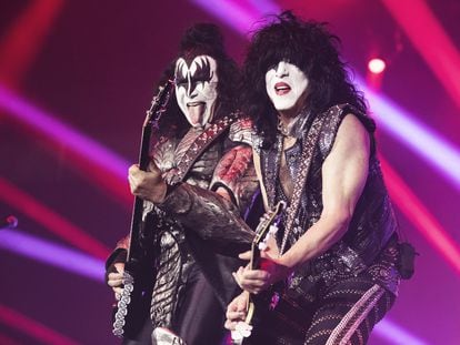 Gene Simmons (izquierda) y Paul Stanley, durante un concierto de Kiss en Helsinki, el 20 de junio.