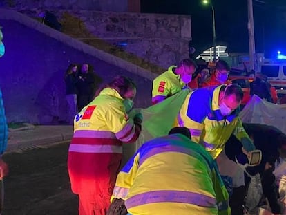 Un equipo de emergencias atiende otro suceso en Madrid en una imagen de archivo.