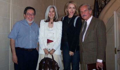 Julio Ortega, María Kodama, Silvia Lemus y Carlos Fuentes, en el Departamento de Estudios Hispánicos de Brown, en 2004