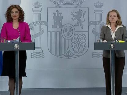 La vicepresidenta económica, Nadia Calviño, y la ministra Portavoz, María Jesús Montero, durante la rueda de prensa posterior a la reunión del Consejo de Ministros.