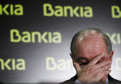 Rato dimite como presidente de Bankia